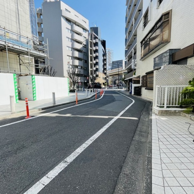 RES代々木ビル 前面道路