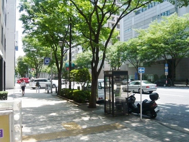 日本橋永信ビル ビル前面道路