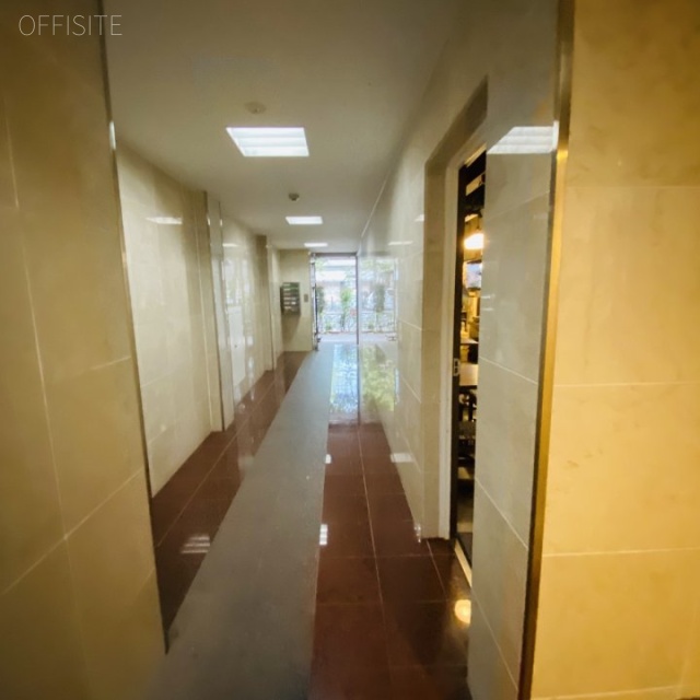 南特許ビル エントランス