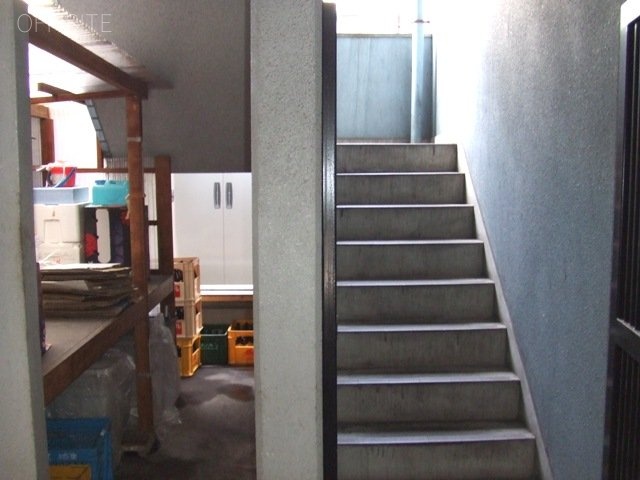 ロジックビル 階段