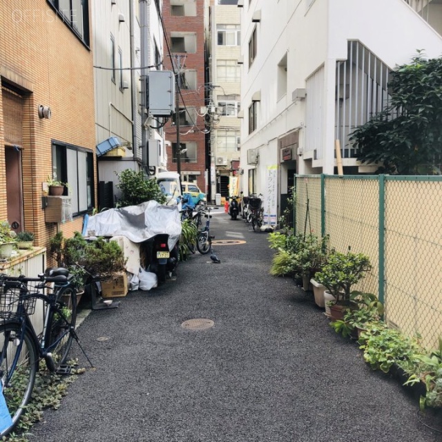 神田司町2丁目ビル ビル前面道路