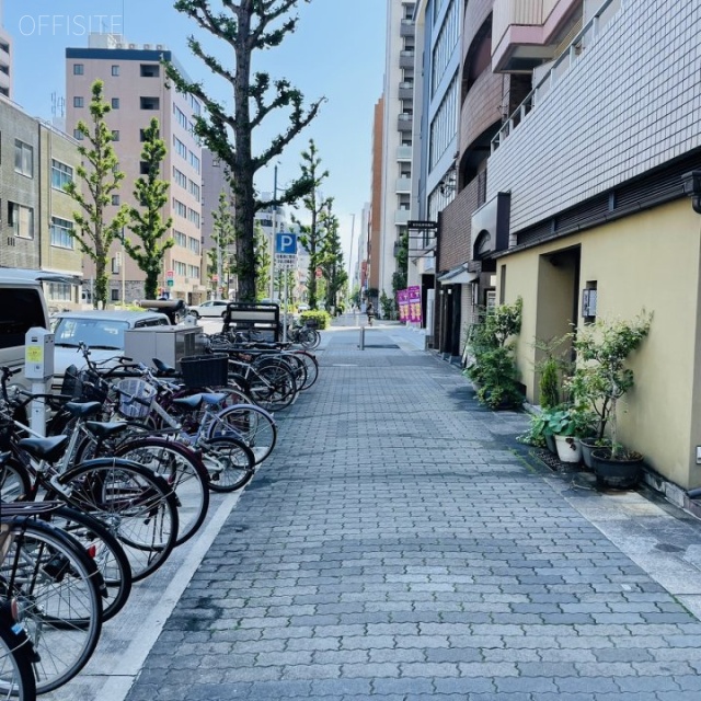 丸の内A・Tビル 前面歩道