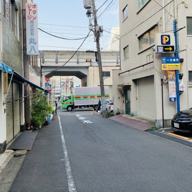 TKS東神田ビル ビル前面道路