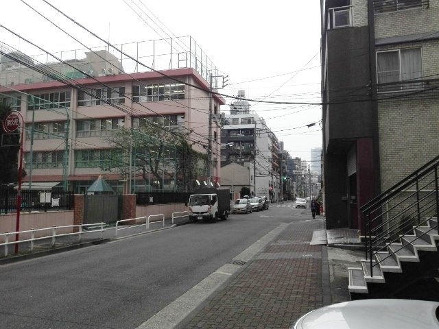加藤ビル　ビル前面道路