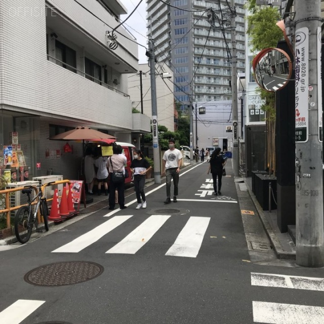 タネダビル ビル前面道路