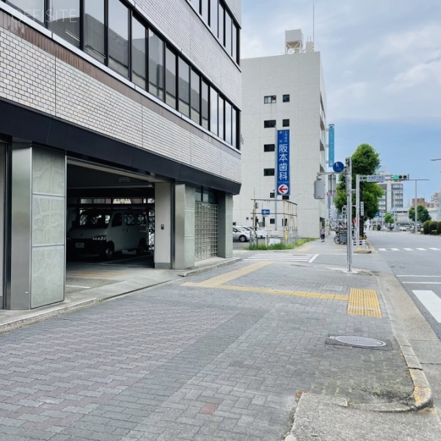 浅井ビル 前面歩道