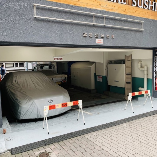赤坂泉屋ビル 駐車場