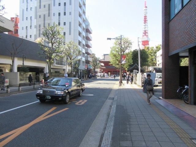 源流院ビル ビル前面道路
