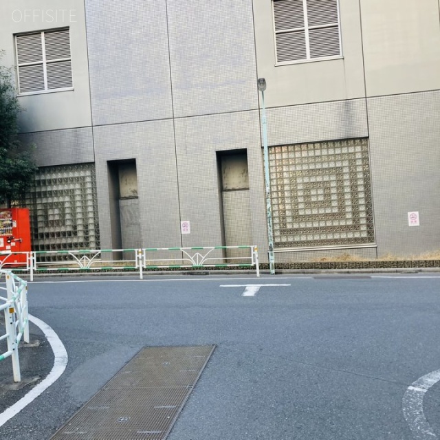 宮益ONビル ビル前面道路
