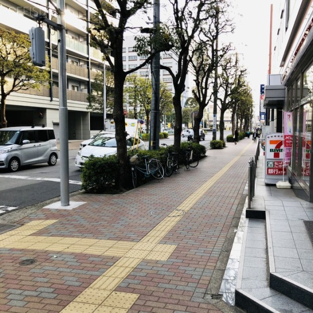 アイカワビル ビル前面道路