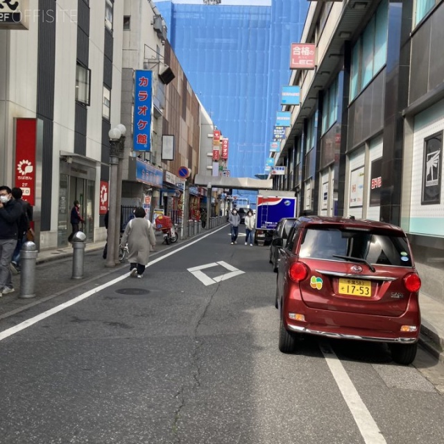 千葉・ラフィネビル ビル前面道路