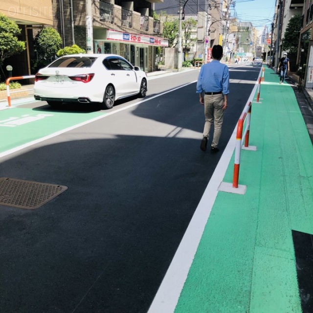 臼井ビル ビル前面道路