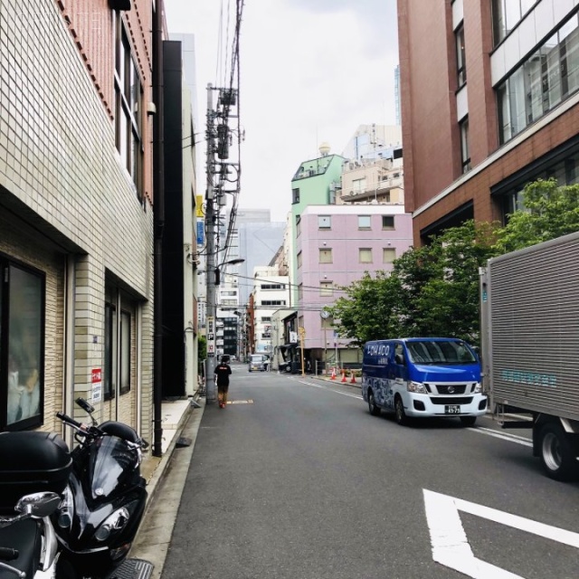 大室ビル　ビル前面道路