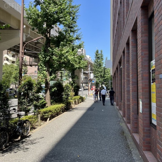 五反田ブリックビル 前面歩道