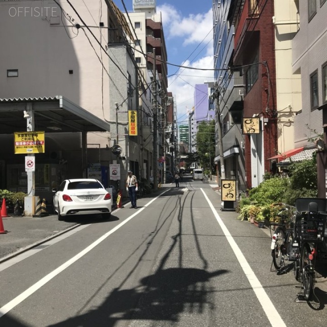 荒井ビル ビル前面道路