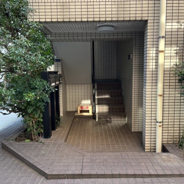南青山森下ビル オフィスビル出入口