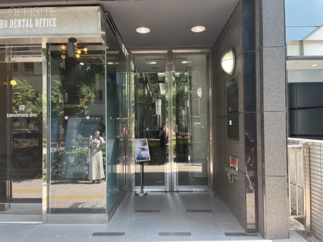 TRANS-神谷町(ザイマックス神谷町ビル)　オフィスビル出入口