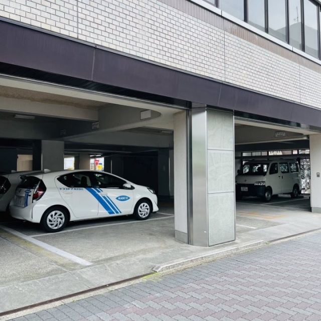 浅井ビル 駐車場