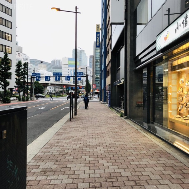 ザ・パークレックス岩本町 ビル前面道路