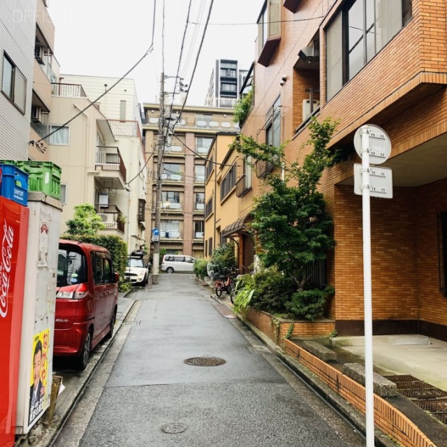 吉川ビル ビル前面道路