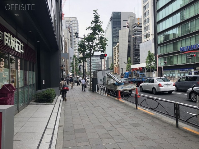 麹町フロントビル ビル前面道路