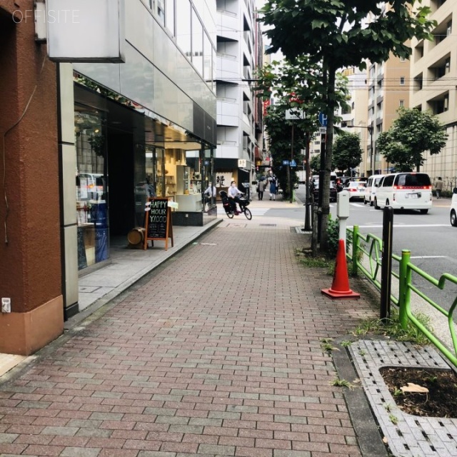白鳥ビル　ビル前面道路