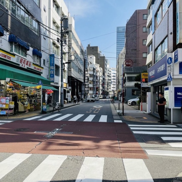 富士会館ビル ビル前面道路