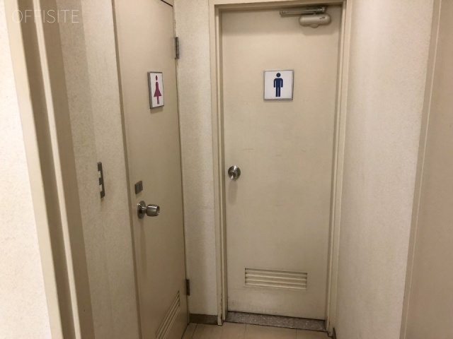 第1田村町ビル トイレ入口