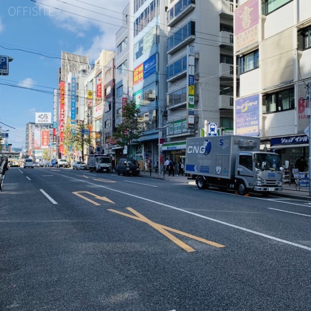 総生軒ビル 前面は早稲田通り