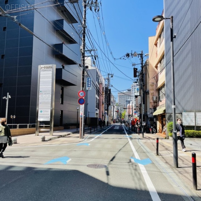 チコウビル　前面道路