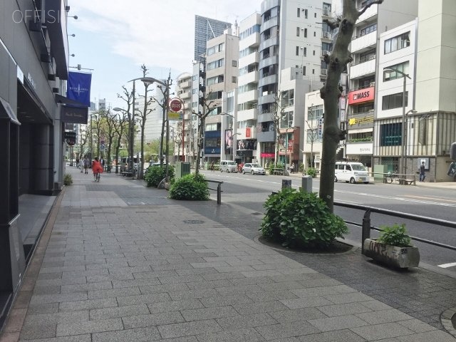JS神宮前プロパティ ビル前面道路