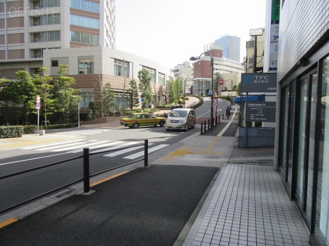 上松ビル ビル前面道路