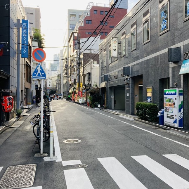 アトリウム日本橋人形町一丁目　ビル前面道路