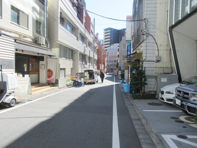 新小川町ビル ビル前面道路