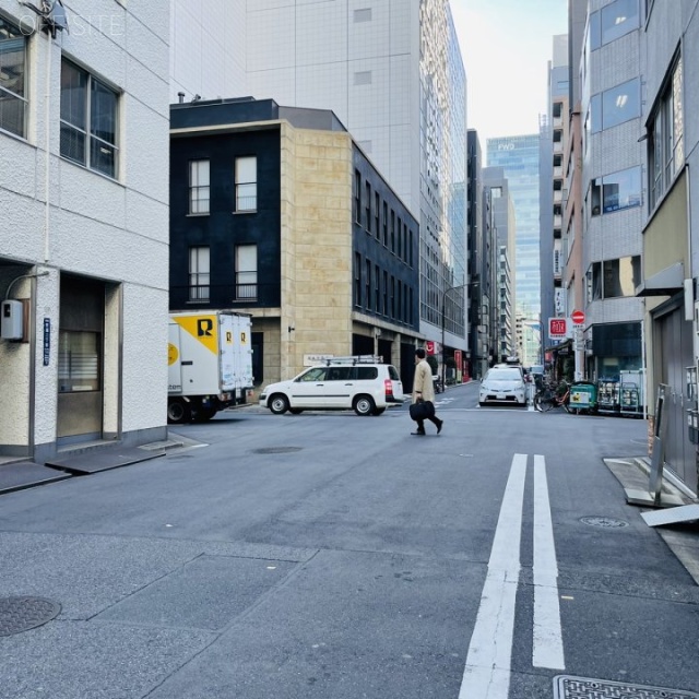 サカキビル　ビル前面道路