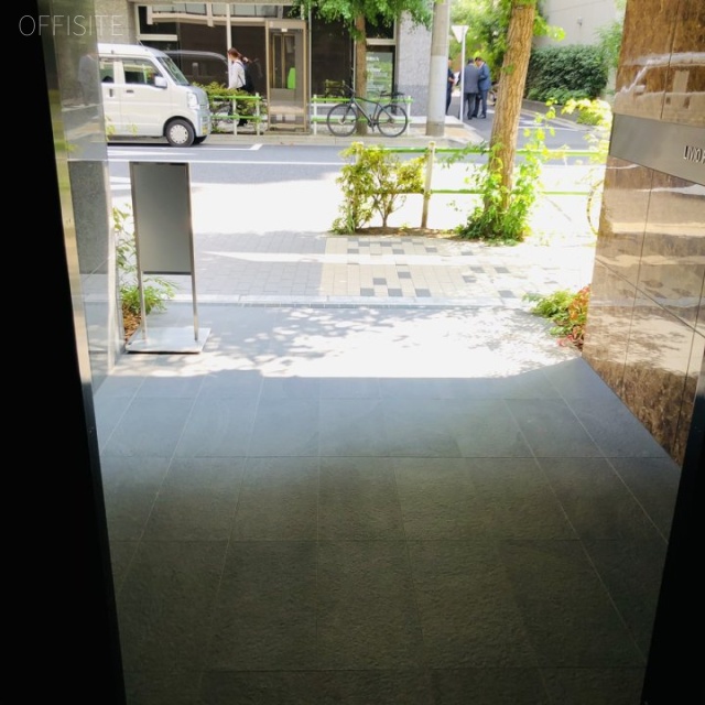 リビオレゾン新虎通り エントランス