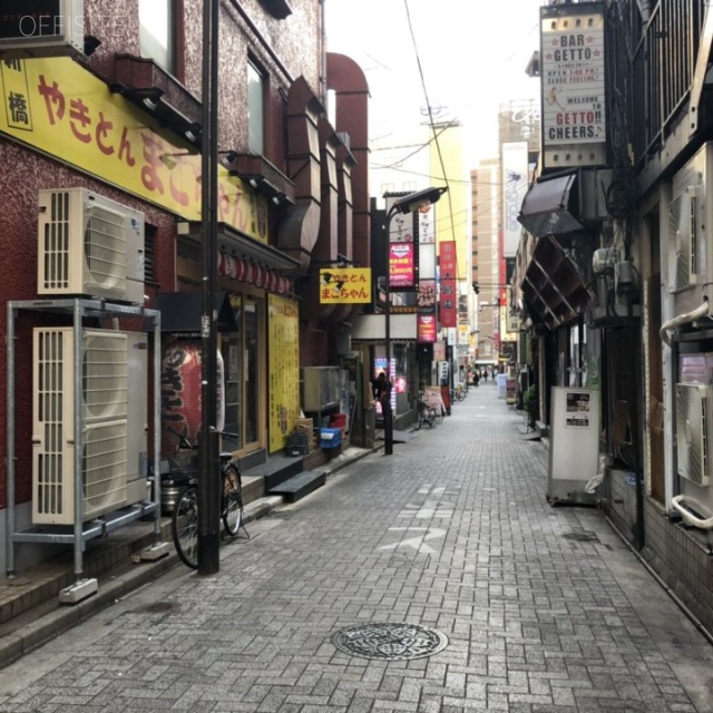 川島ビル ビル前面道路