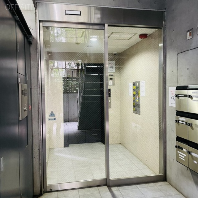 ユニマットハイダウェイビル エントランス