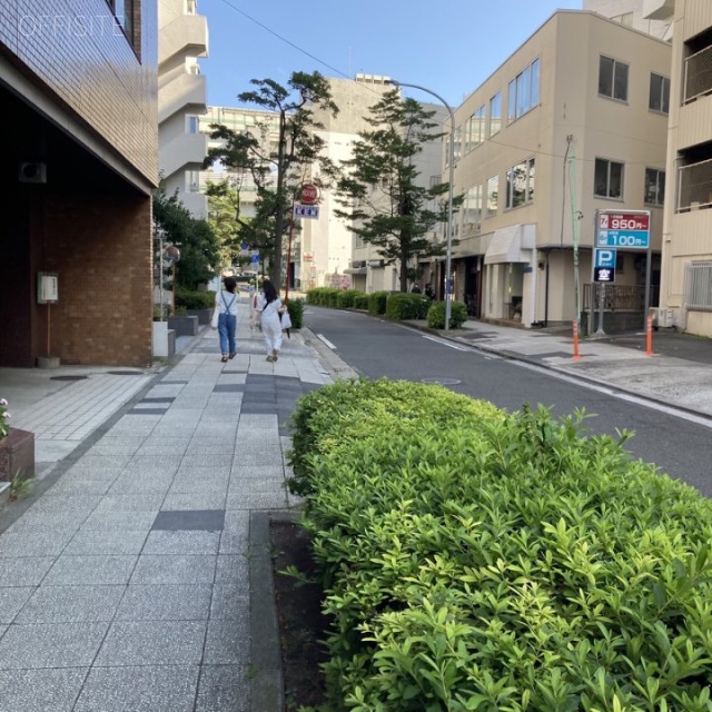 横浜飛栄(ニューライフ元町)ビル ビル前面道路