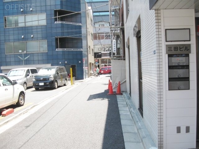 新橋三田ビル ビル前面道路