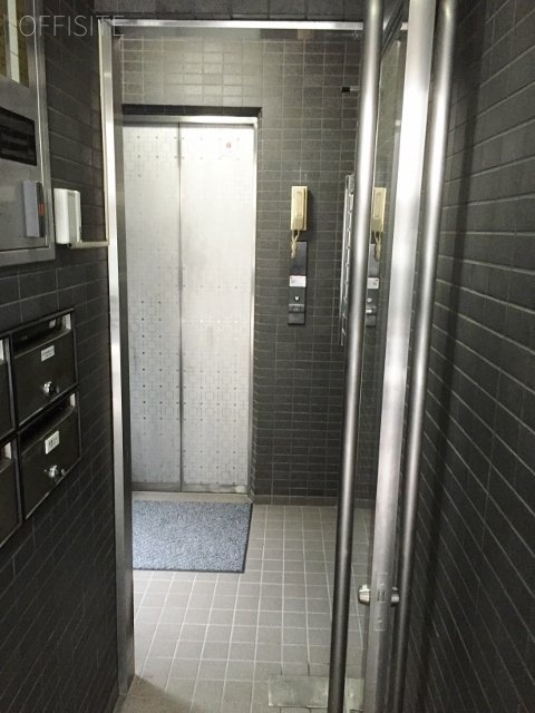松屋ビル エントランス