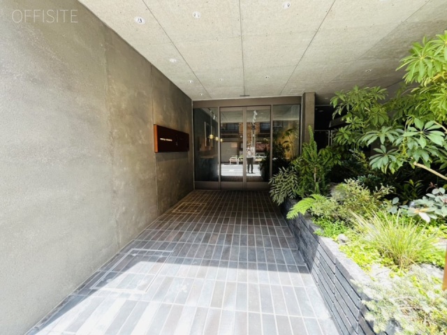 WORK VILLA HIRAKAWACHO　エントランス
