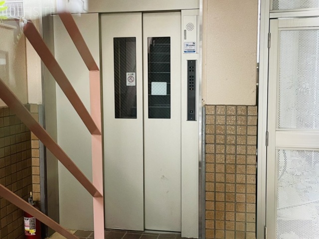 カフェドールビル　エレベーター