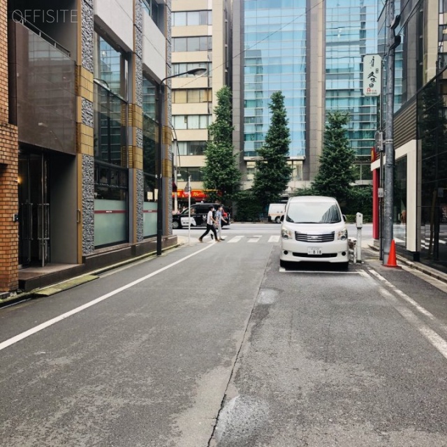 拓産ビル ビル前面道路