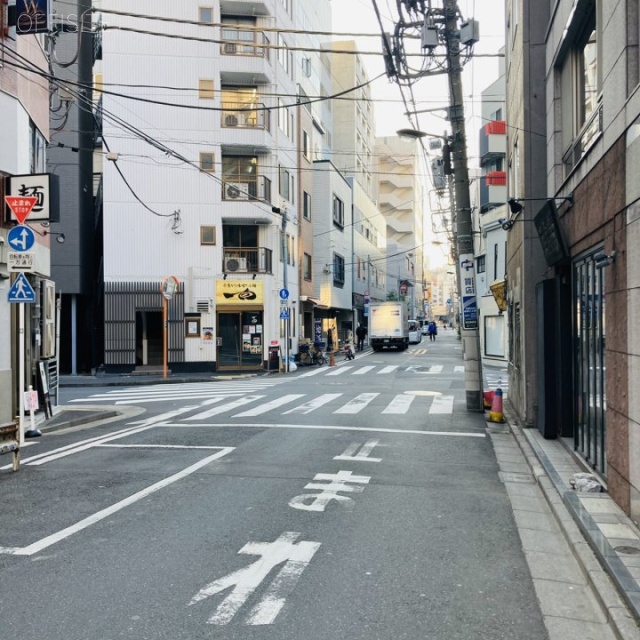 山口ビル ビル前面道路