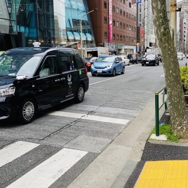 原宿山田ビル ビル前面道路