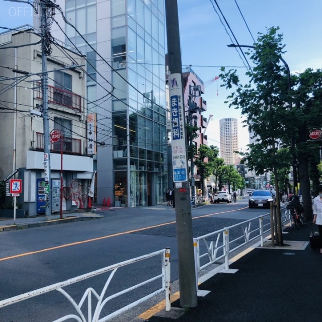 マンサード代官山 ビル前面道路