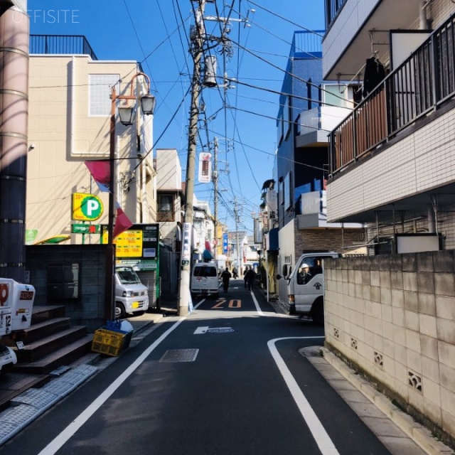 荒井ビル ビル前面道路