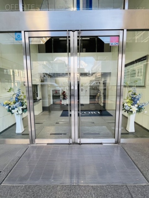 VORT西新宿 オフィスビル出入口