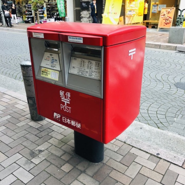 酒井ビル 目の前に郵便ポスト